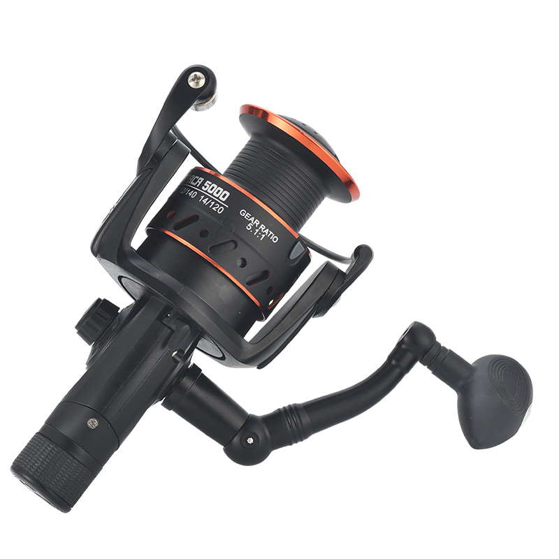 Mulinello da pesca spinning con esca in metallo